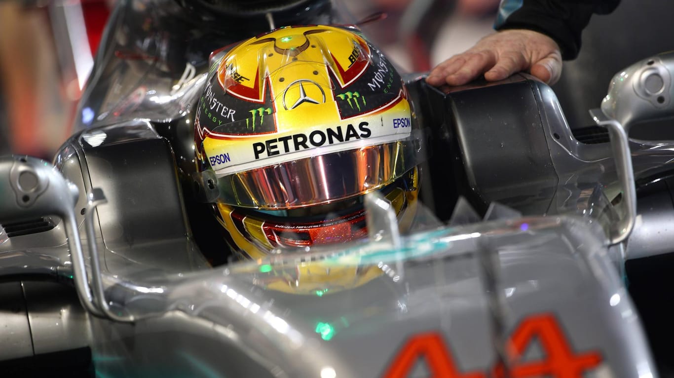 Lews Hamilton beim zweiten Training in Bahrain