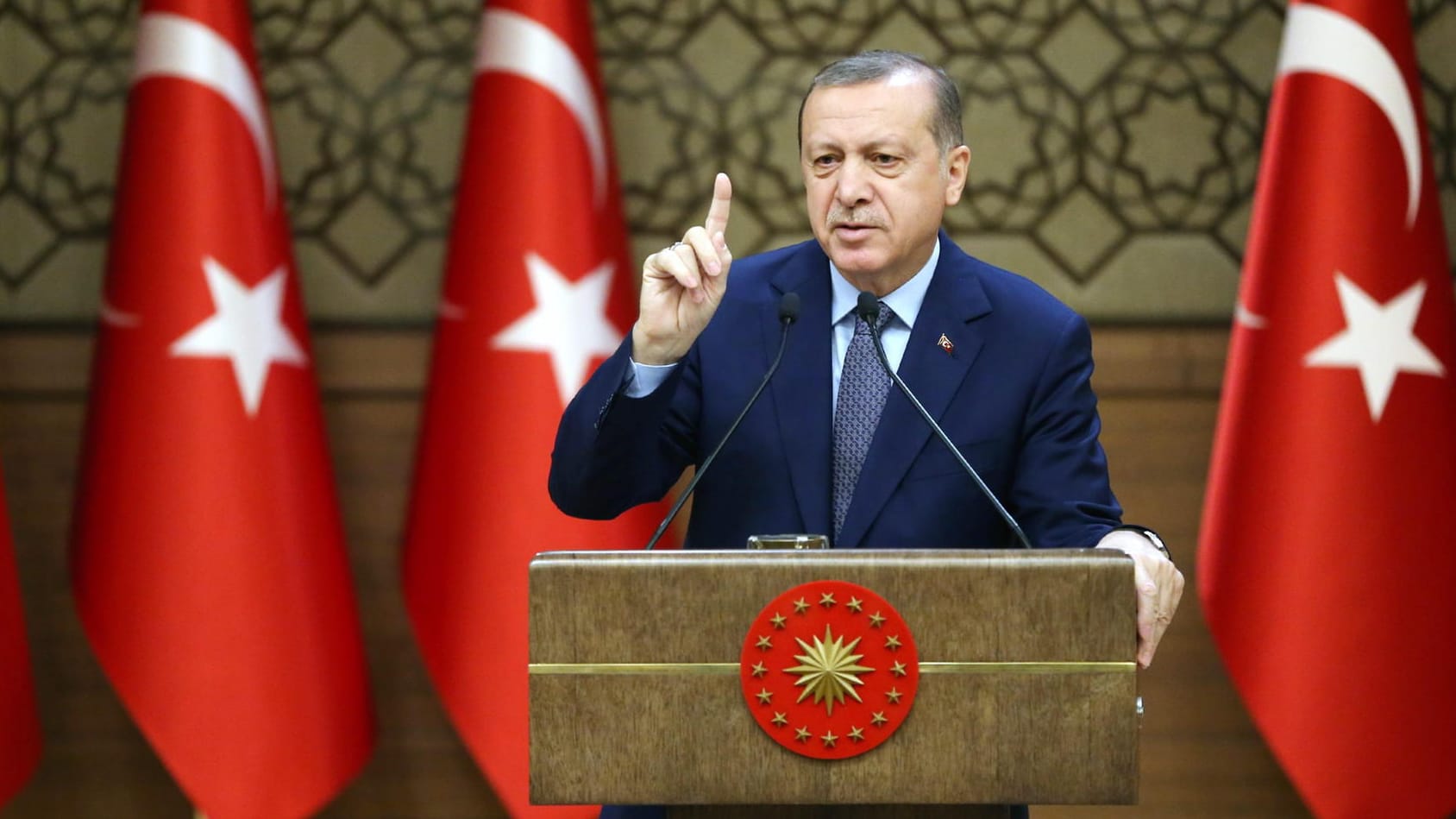 Der türkische Präsident Recep Tayyip Erdogan kritisierte im Wahl vermehrt Europa, insbesondere auch Deutschland. Der türkische Präsident Recep Tayyip Erdogan kritisierte im Wahl vermehrt Europa, insbesondere auch Deutschland.