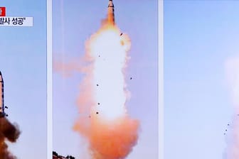 Archivaufnahmen zeigen einen Raketentest Nordkoreas am 13. Februar 2017.