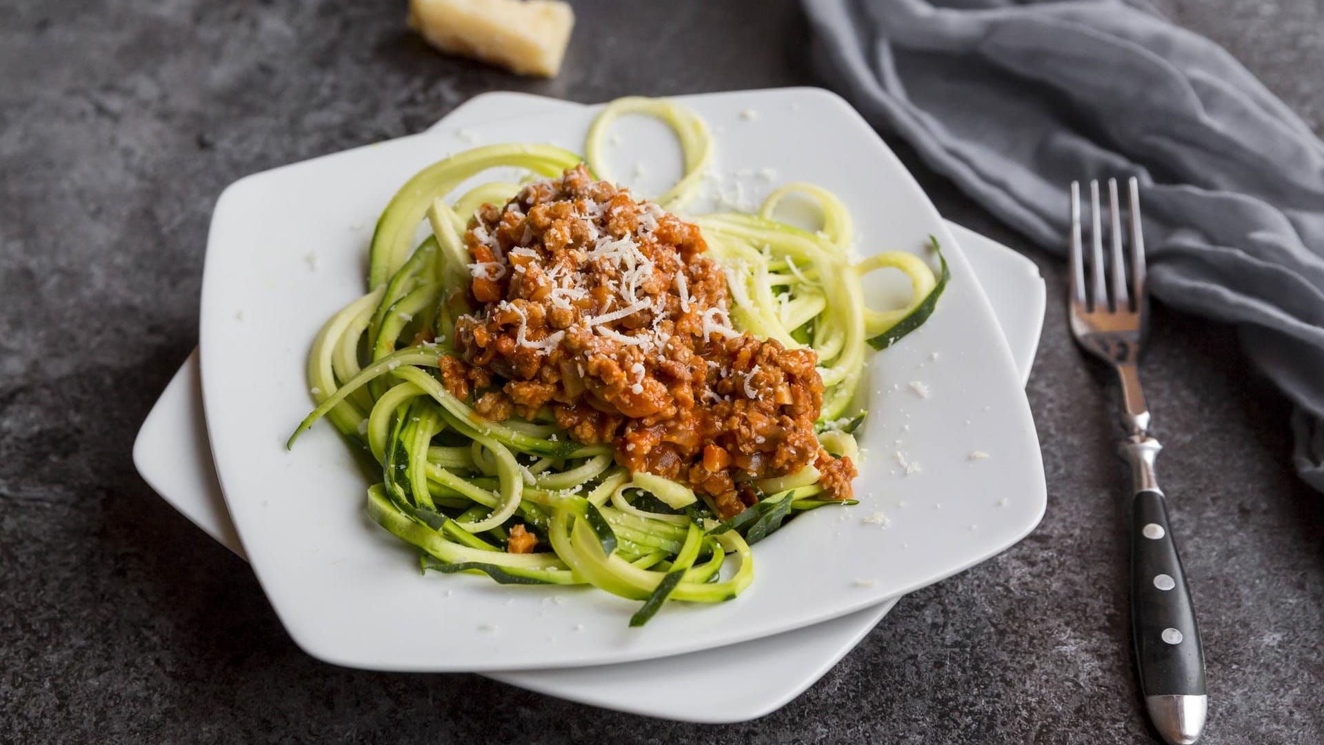 Zoodles mit Bolognese.