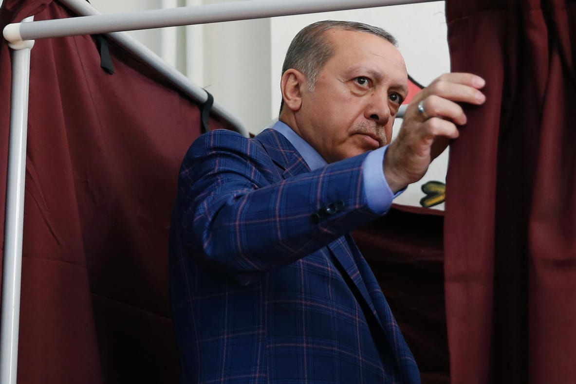 Der türkische Präsident Erdogan bei der Stimmenabgabe.