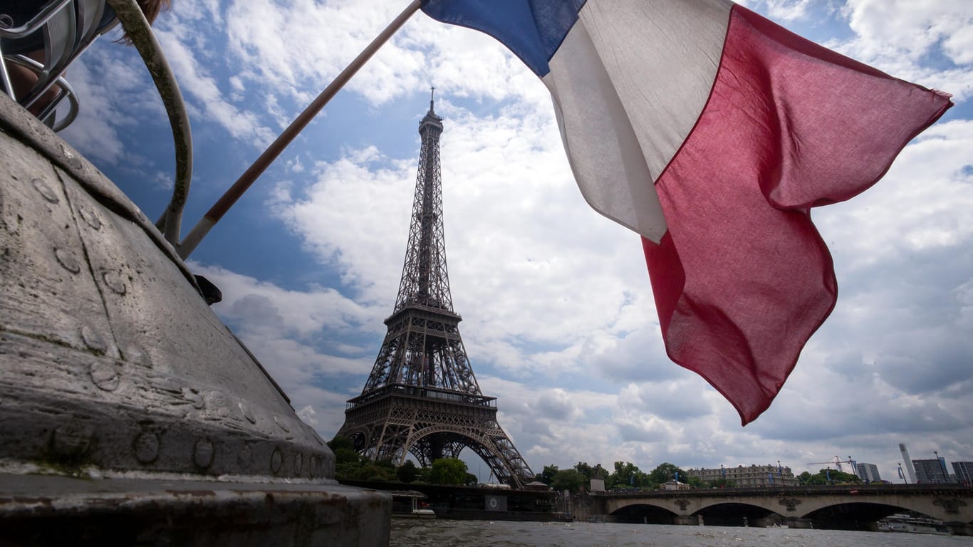 Der Eiffelturm ist seit mehr als 100 Jahren das Wahrzeichen der französischen Hauptstadt.