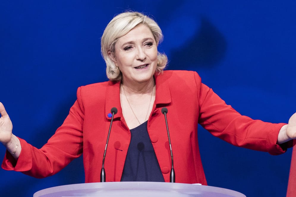 FN-Chefin Marine Le Pen liegt in Umfragen gleichauf mit Emmanuel Macron.