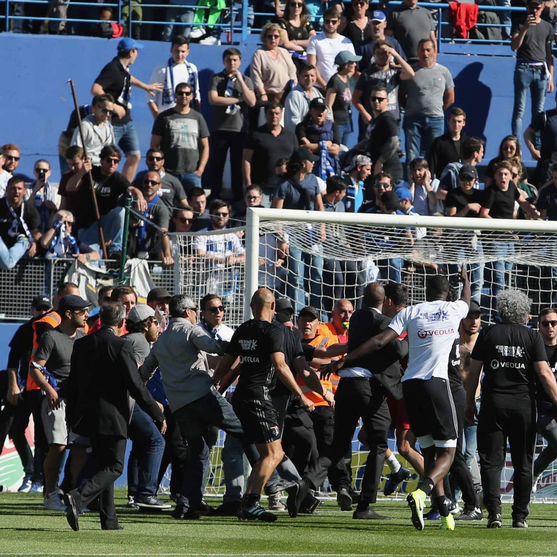 Sc Bastia Zeigt Nach Chaos Spiel Gegen Lyon Eigene Fans An