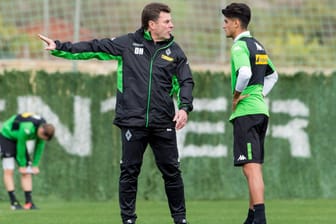 Trennung im Sommer: Mahmoud Dahoud (r.) verlässt Dieter Hecking und Borussia Mönchengladbach Richtung Dortmund.