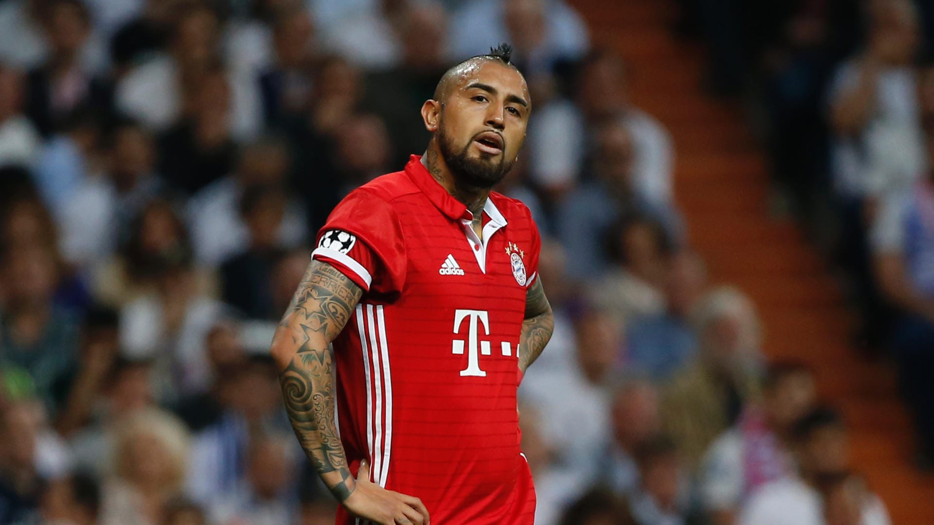 Arturo Vidal sieht in der 84. Minute die gelb-rote Karte und muss vom Platz.