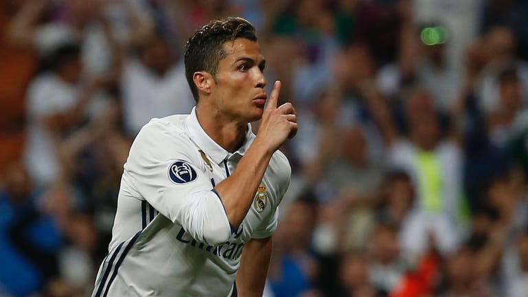 Cristiano Ronaldo besiegelt das Viertelfinal-Aus der Bayern mit einem Dreierpack.