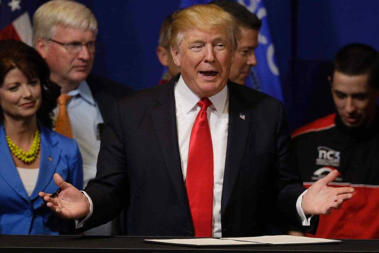 Ausländische Fachkräfte sollten "niemals Amerikaner ersetzen", findet Trump.