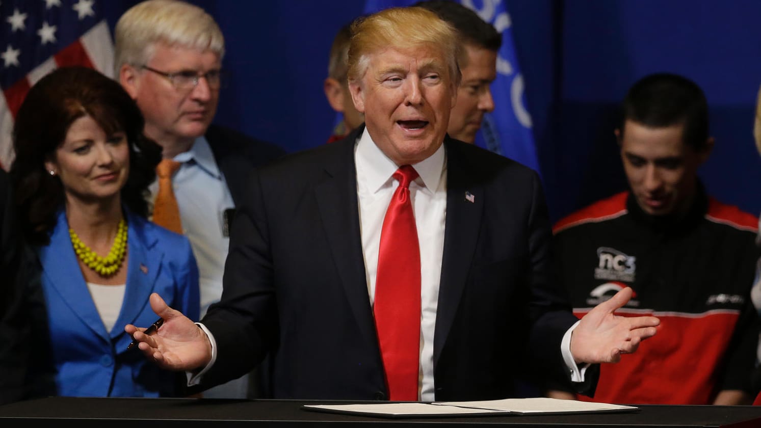 Ausländische Fachkräfte sollten "niemals Amerikaner ersetzen", findet Trump.