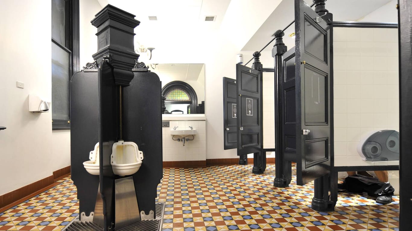 Auf öffentlichen Toiletten in Sydney sollen über 200 Menschen heimlich gefilmt worden sein.