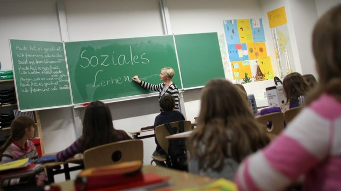 Eine PISA-Sonderauswertung zum Wohlbefinden von Jugendlichen zeigt, dass viele Schüler in Deutschland gemobbt werden.