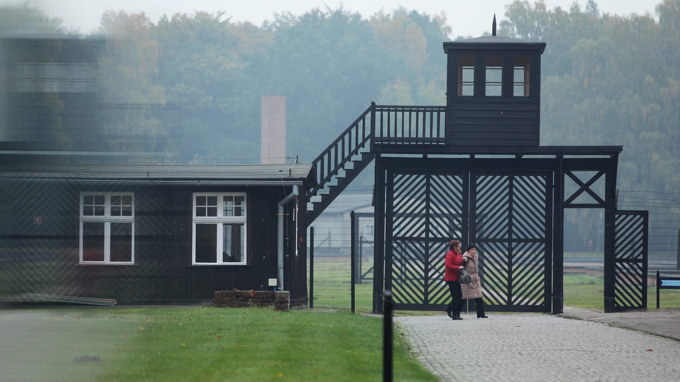 Das Eingangstor zum früheren Konzentrationslager Stutthof wurde früher auch Todestor genannt. Heute wird das Gelände, 34 Kilometer von Danzig entfernt, als Gedenkstätte genutzt.