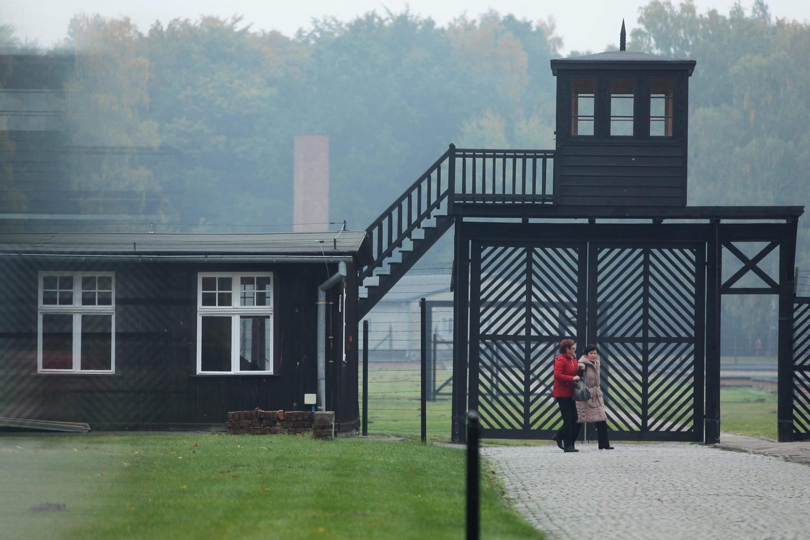 Das Eingangstor zum früheren Konzentrationslager Stutthof wurde früher auch Todestor genannt. Heute wird das Gelände, 34 Kilometer von Danzig entfernt, als Gedenkstätte genutzt.