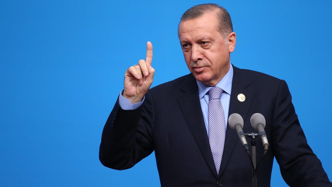 Durch Unregelmäßigkeiten bei dem Referendum in der Türkei wird Präsident Recep Tayyip Erdogan national und international kritisiert.