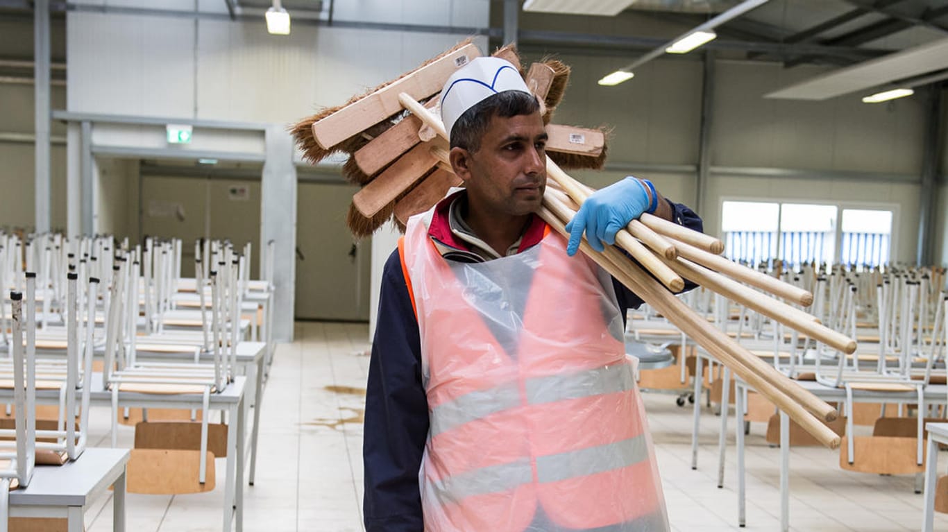 Viele Ein-Euro-Jobs für Flüchtlinge sind Hilfsarbeiten in den Unterkünften.