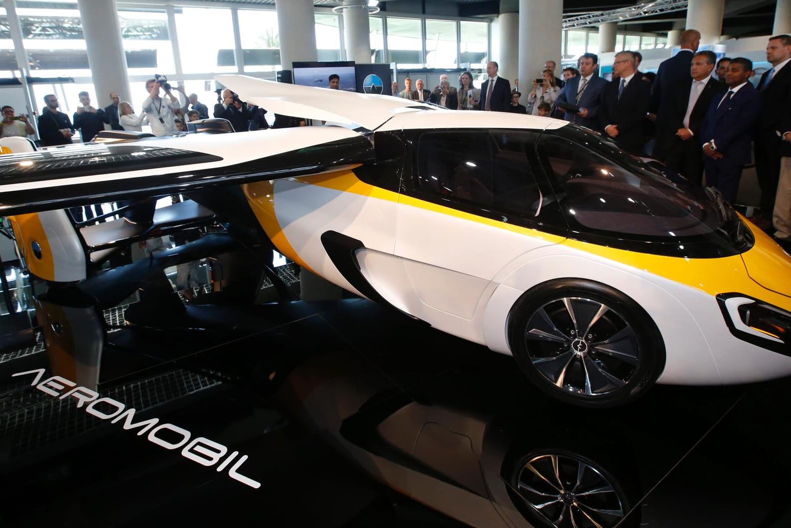 Aeromobil 4.0 auf der Top Marques Messe in Monaco