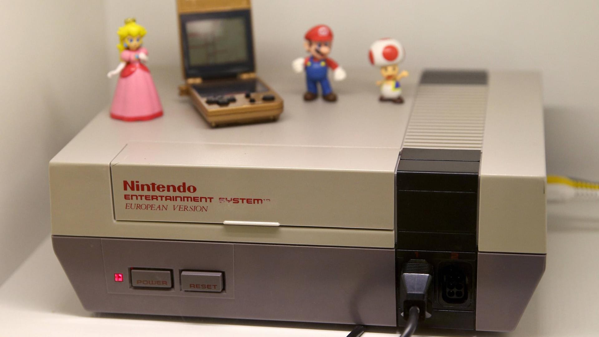 Eine Nintendo NES in einem Spiele-Museum in Polen.