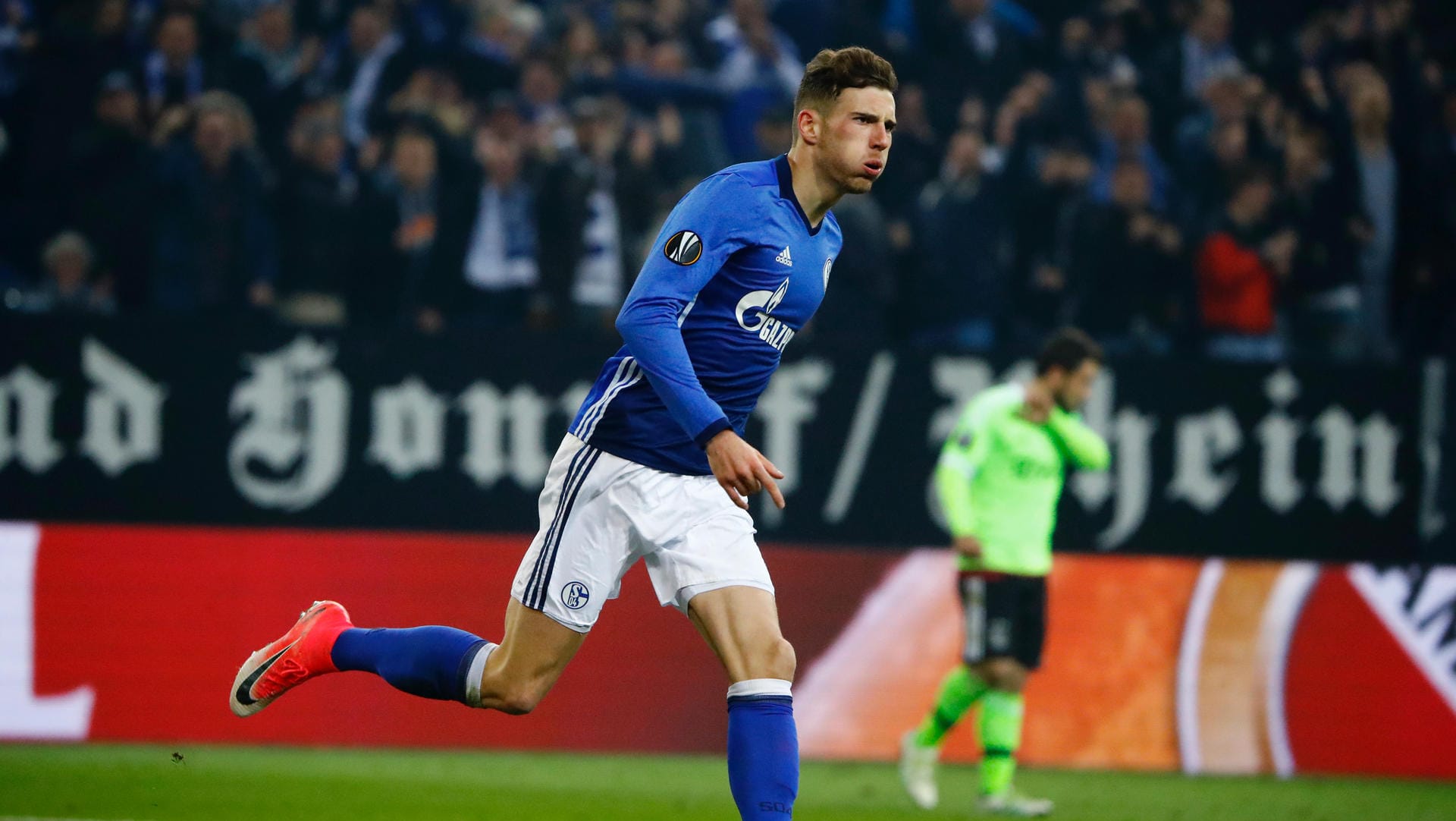 Leon Goretzka trifft in der 53. Minute zur 1:0-Führung und dreht zum Jubellauf ab.