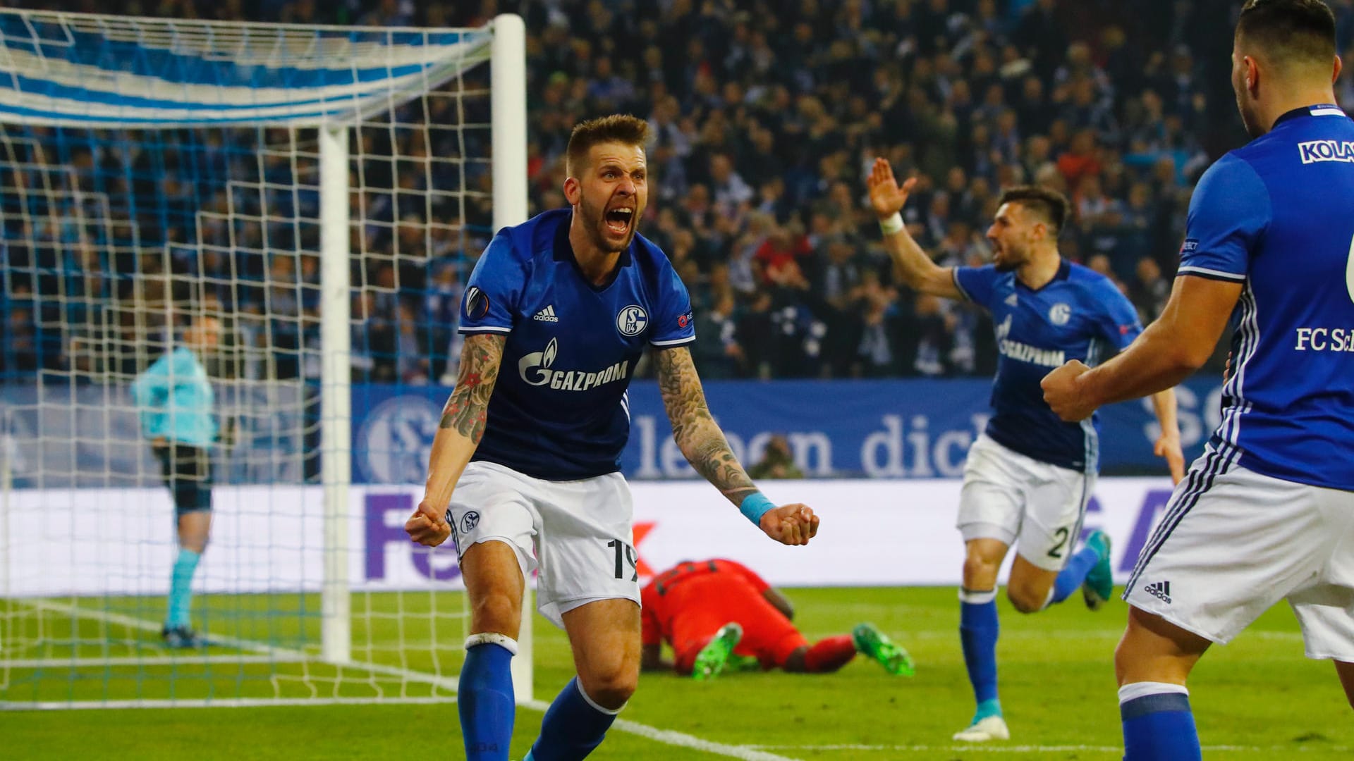 Guido Burgstaller lässt Schalke jubeln. Der Österreicher trifft nur drei Minuten nach dem Goretzka-Treffer zum 2:0.