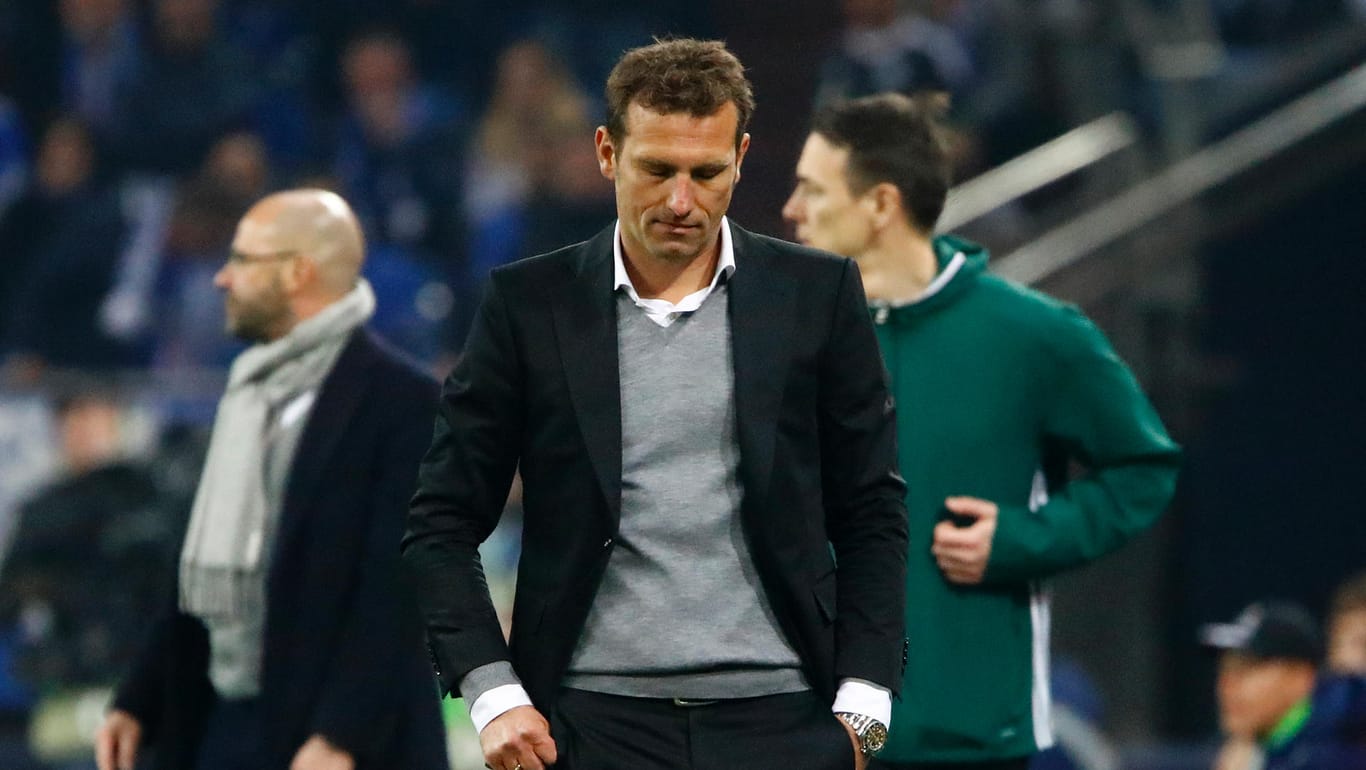 Schalke-Trainer Markus Weinzierl ist nach dem Viertelfinal-Aus enttäuscht.