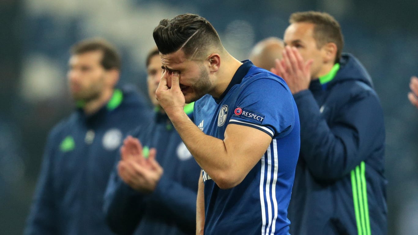 Sead Kolasinac kann seine Tränen nach dem Viertelfinal-Aus nicht zurückhalten.