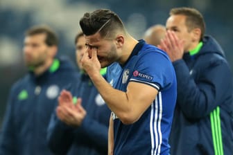 Sead Kolasinac kann seine Tränen nach dem Viertelfinal-Aus nicht zurückhalten.