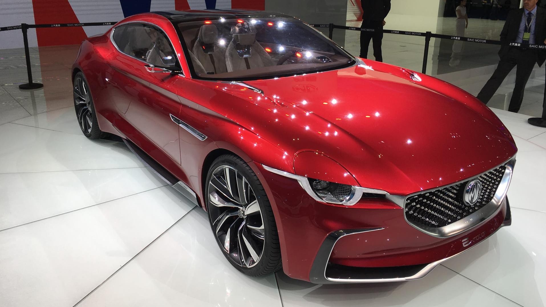 Die SAIC-Tochter MG stellt in Shanghai die Elektro-Studie E-Motion vor. Die SAIC-Tochter MG stellt in Shanghai die Elektro-Studie E-Motion vor.