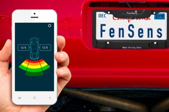Clevere Idee von Fensens: Ein in der Kennzeichenhalterung integrierter Abstandswarner, der sich mit dem Smartphone verbinden lässt.