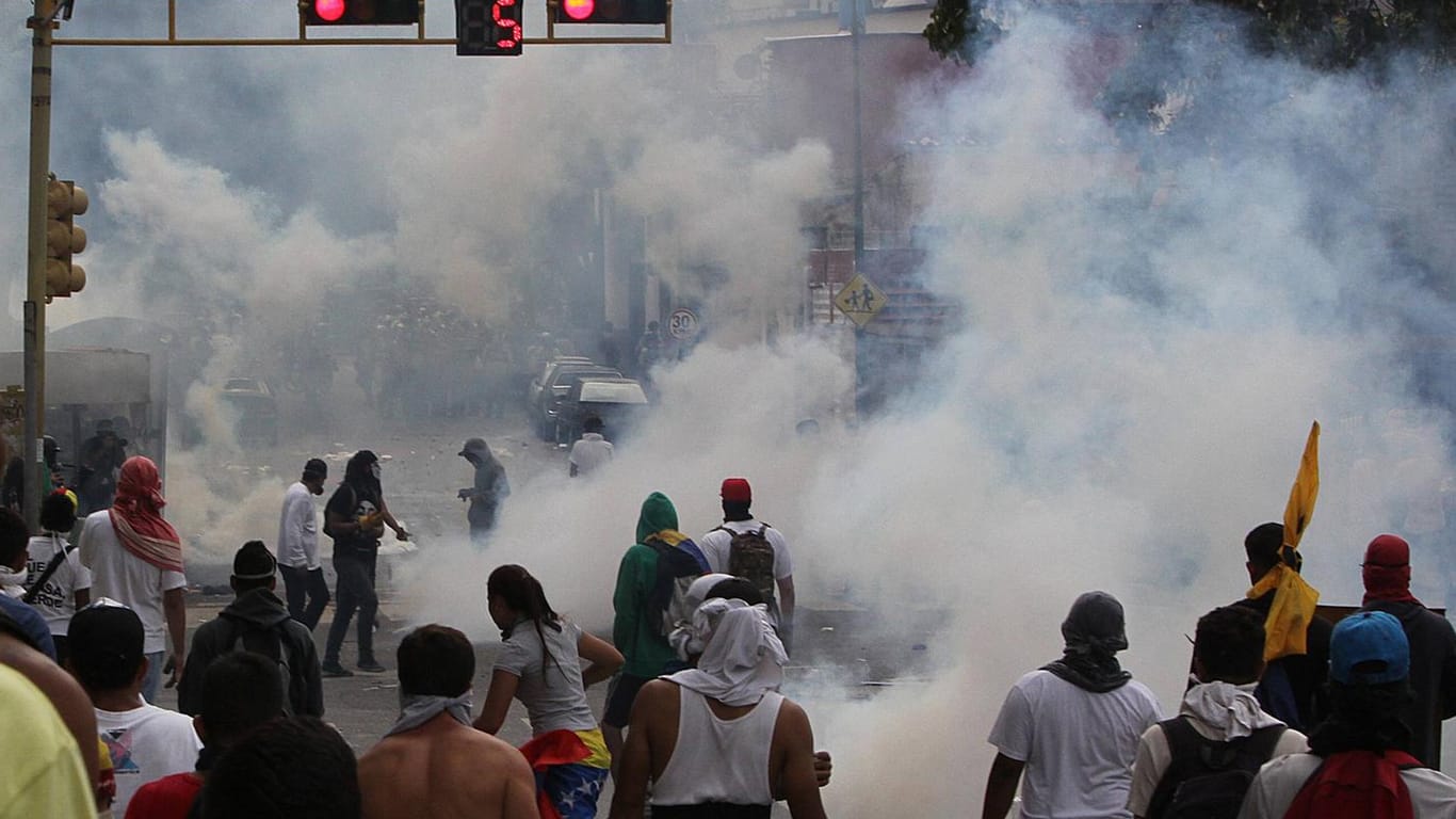 Bei Unruhen und Protesten in Venezuela starben seit Anfang April 21 Menschen.
