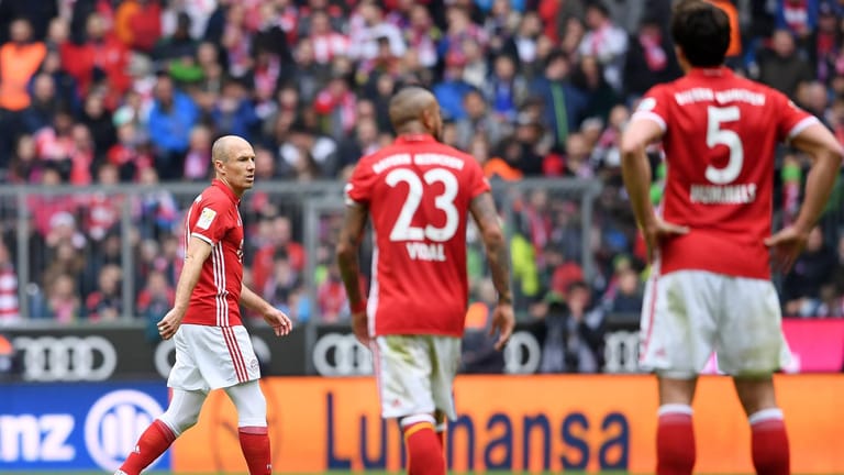 Unzufrieden: Arjen Robben (li.), Arturo Vidal und Mats Hummels im Spiel gegen Mainz.