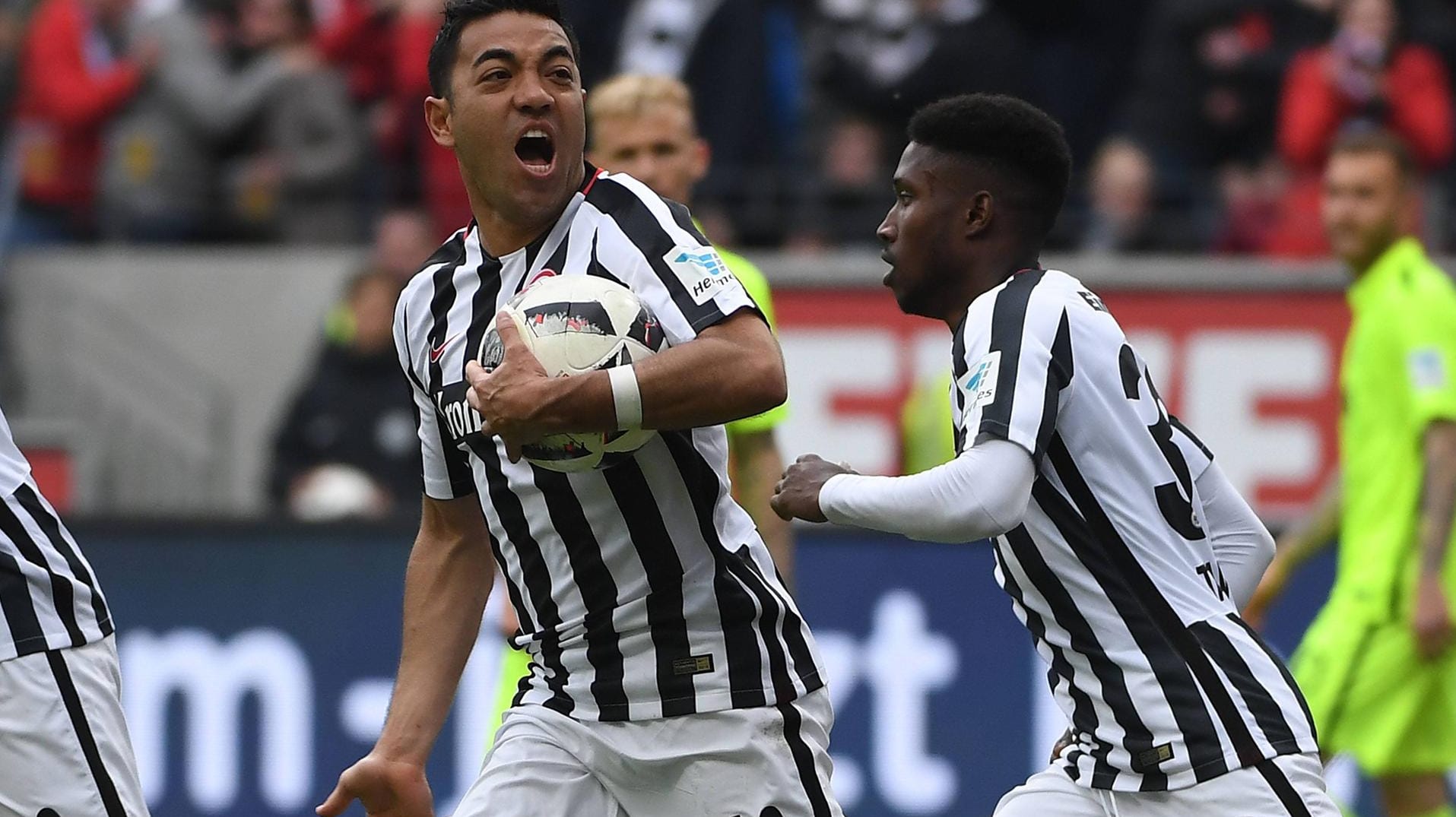 Brachte Frankfurt auf die Siegerstraße: Marco Fabian feiert sein Tor.