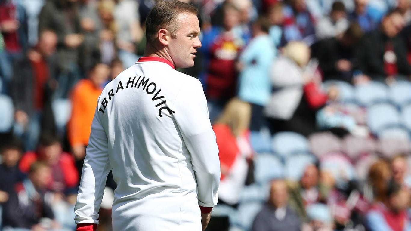 Wayne Rooney im Trainingsshirt von Zlatan Ibrahimovic.