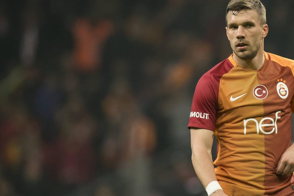 Machtlos: Lukas Podolski im "Derbi" von Istanbul.