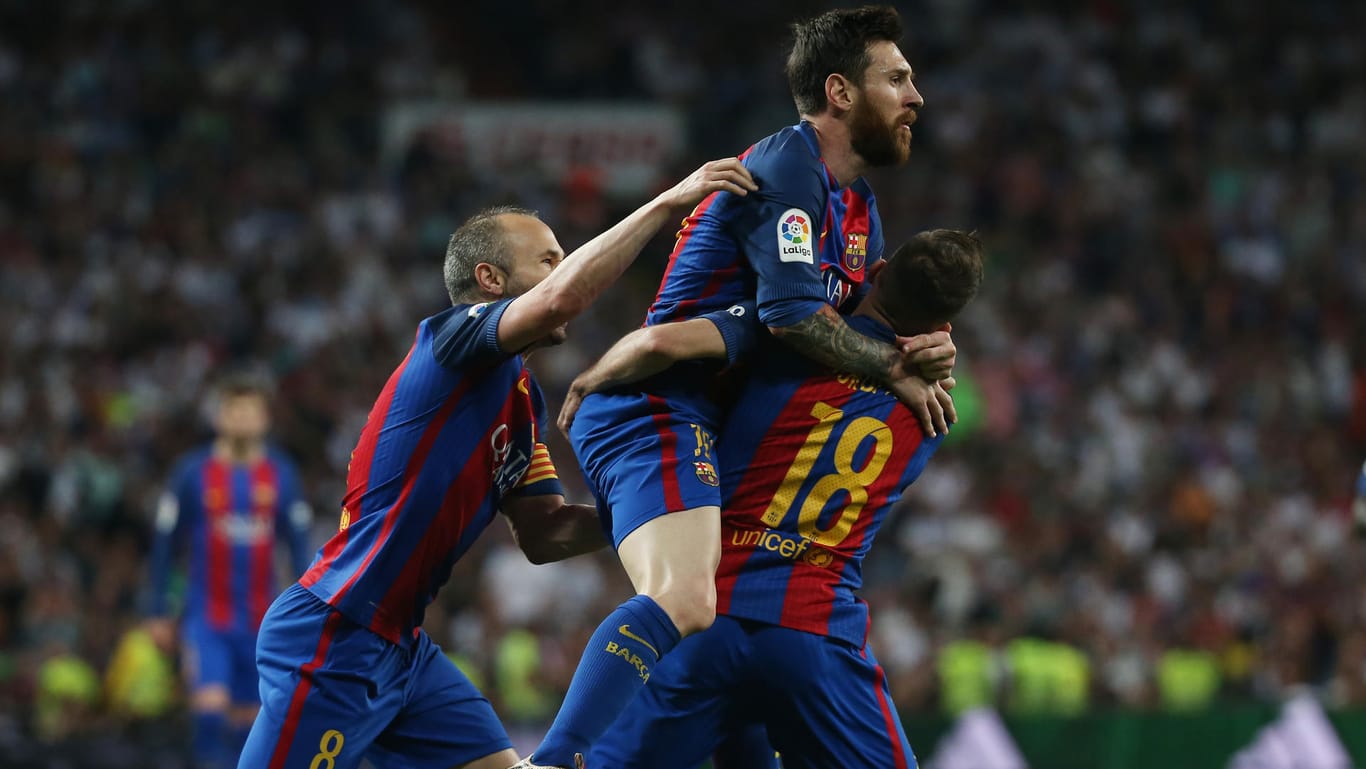 Jubel: Lionel Messi mit Andres Iniesta und Jordi Alba.