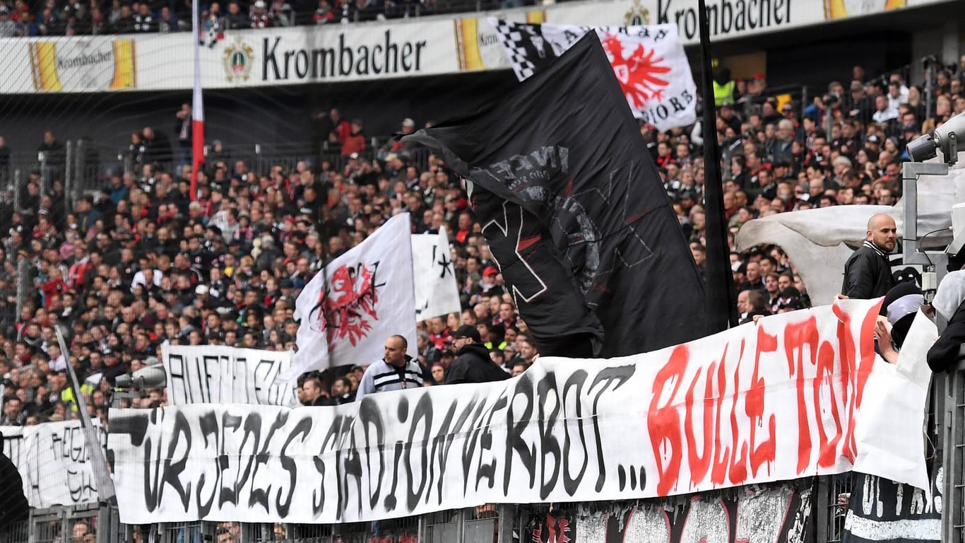 Das Banner im Eintracht-Frankfurt-Block.