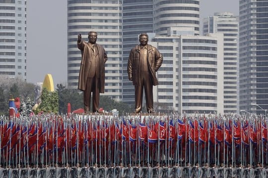 Militärparade in Pjöngjang zu Ehren des 105.