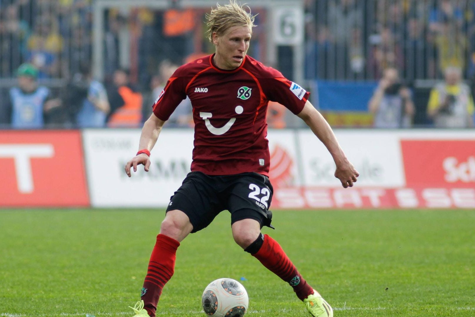 2013/14 spielte Rajtoral eine Halbserie für Hannover 96 in der Bundesliga.