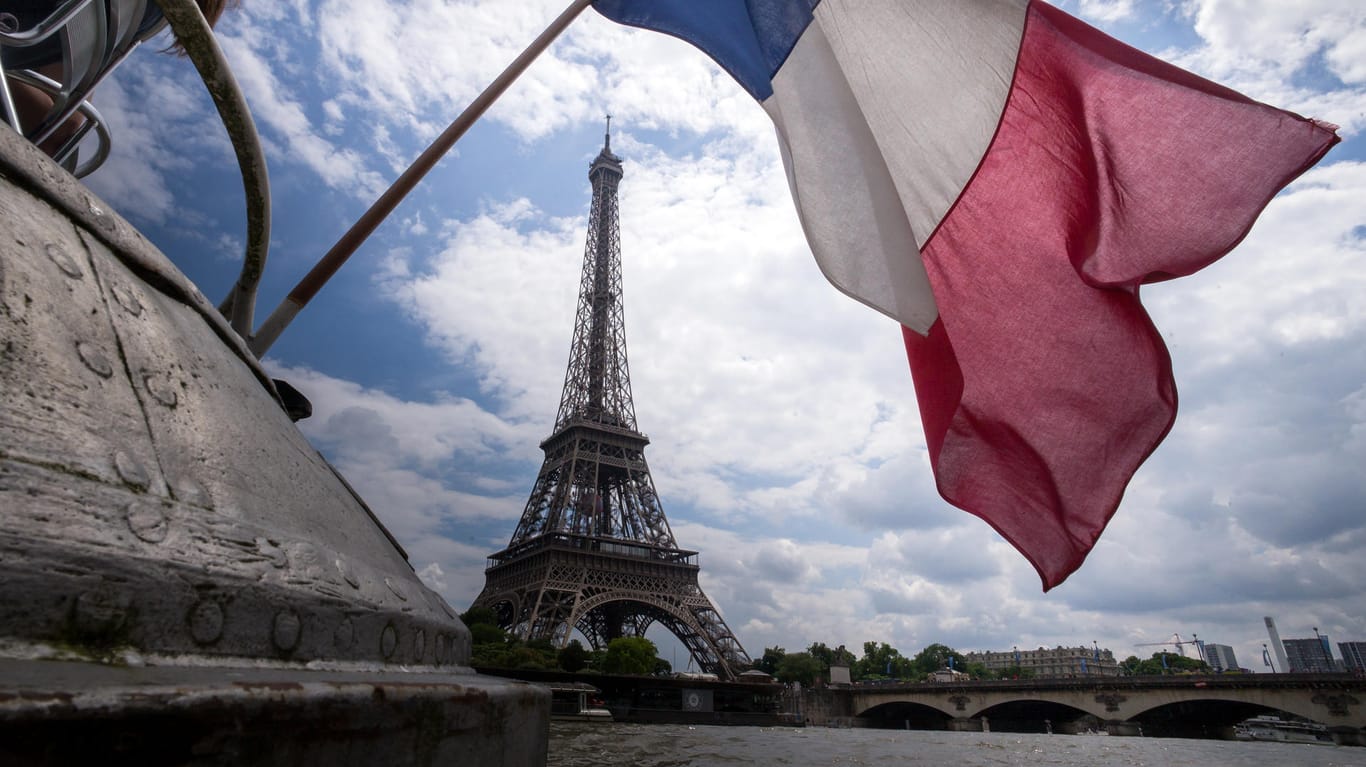 Frankreich hat große wirtschaftliche Probleme: Fast jeder vierte junge Franzose hat keinen Job.