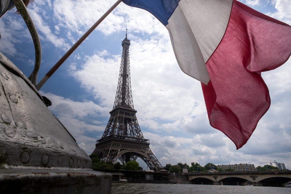 Frankreich hat große wirtschaftliche Probleme: Fast jeder vierte junge Franzose hat keinen Job.