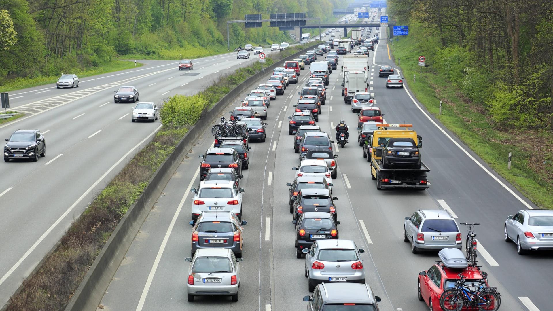 Auch an diesem Wochenende sind etliche Autofahrer unterwegs.