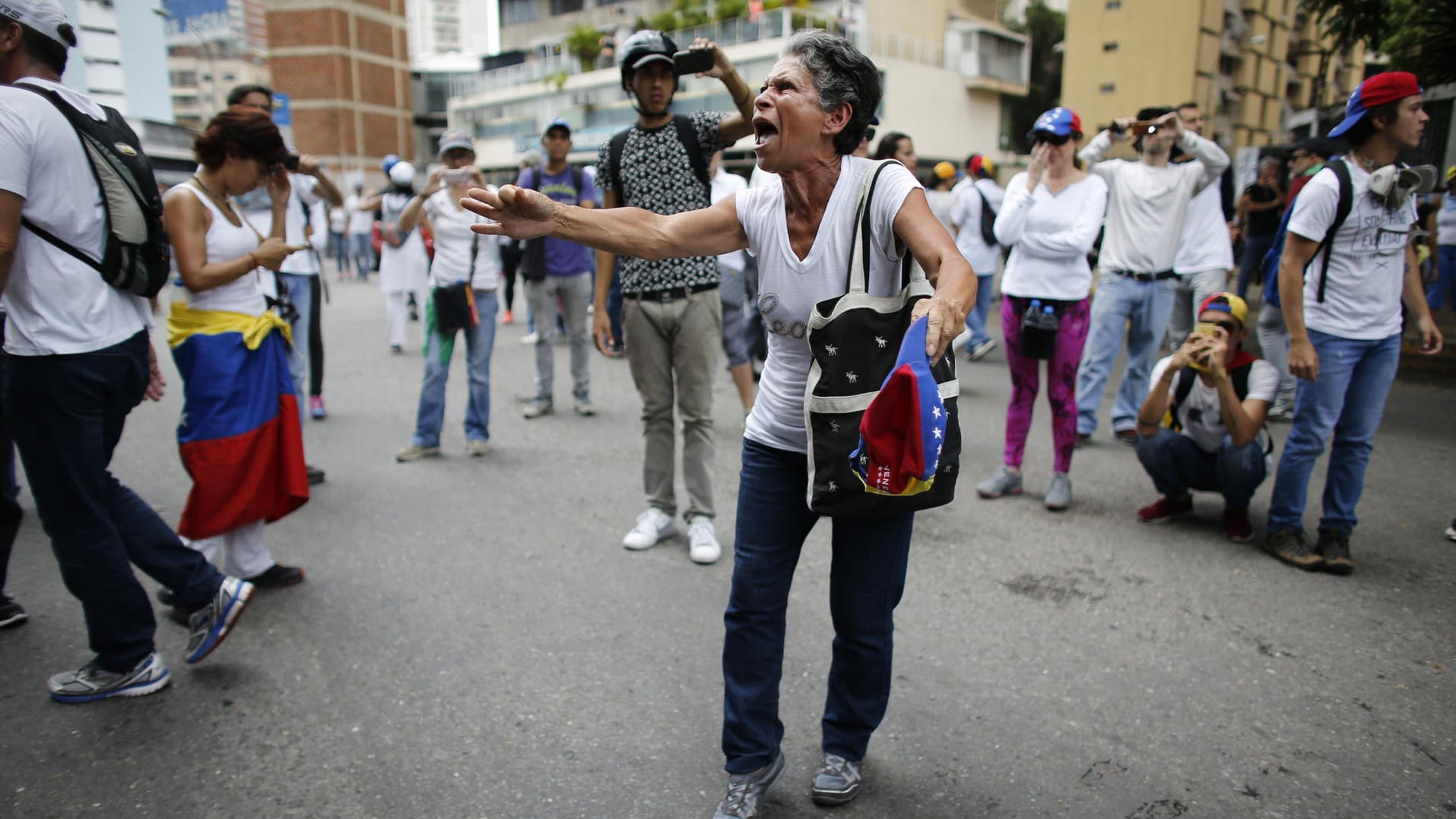 Wie konnte die Ölmacht Venezuela derart abstürzen?