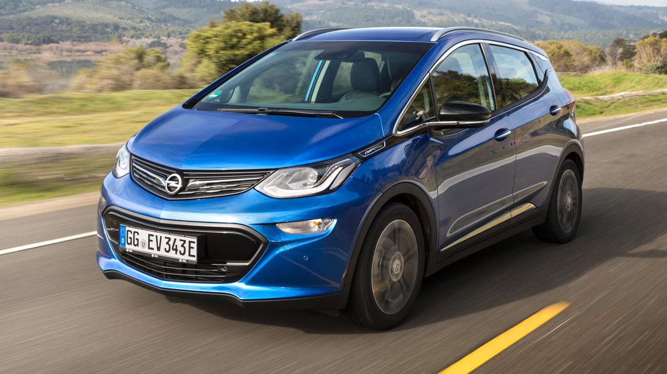 Der Opel Ampera-e kommt unter realen Bedingungen rund 400 Kilometer weit.
