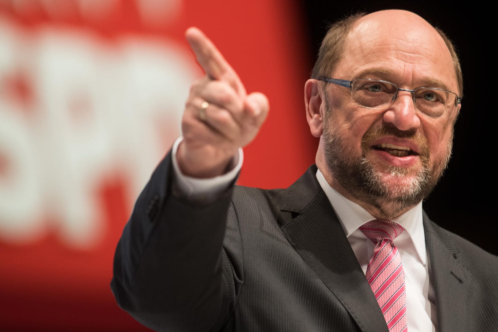 In letzter Zeit war es etwas ruhiger um Martin Schulz. Jetzt meldete sich der SPD-Kanzlerkandidat zu Wort und schießt gegen die AfD.