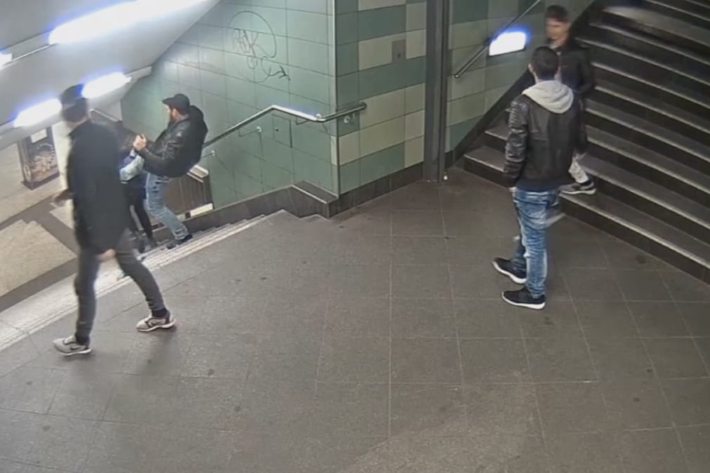 Diese Szene sorgte deutschlandweit für Bestürzung: Nun musste der U-Bahn-Treter Gewalt am eigenen Leibe erfahren.