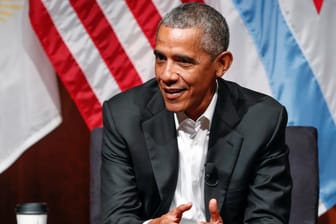 Der frühere US-Präsident Barack Obama im Gespräch mit Studenten in der Universität Chicago.