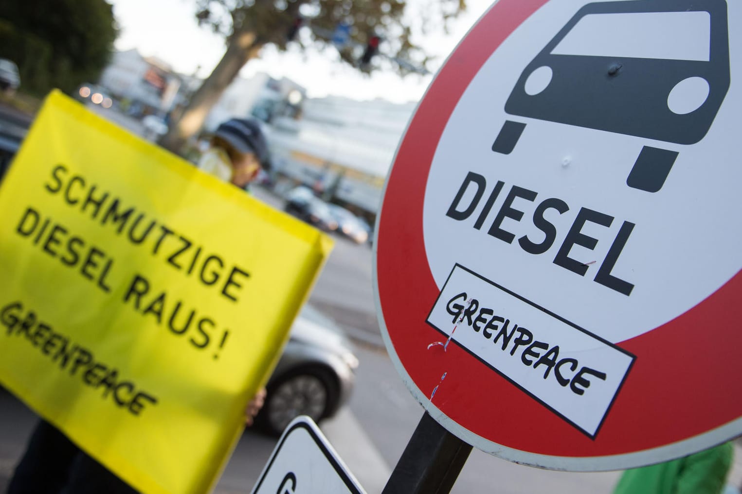 Greenpeace demonstriert für bessere Luft in Innenstädten.