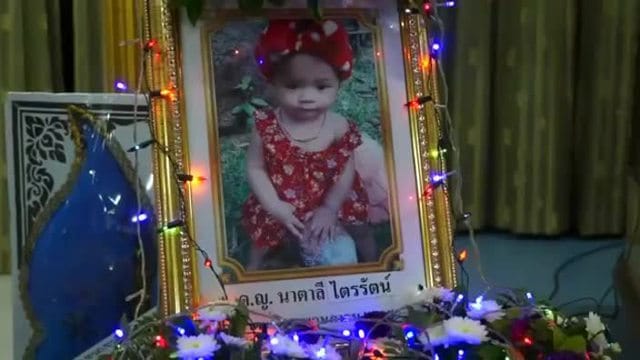 In Thailand hat ein Vater sein elfmonatiges Kind ermordet und anschließend Selbstmord begangen. In Thailand hat ein Vater sein elfmonatiges Kind ermordet und anschließend Selbstmord begangen.