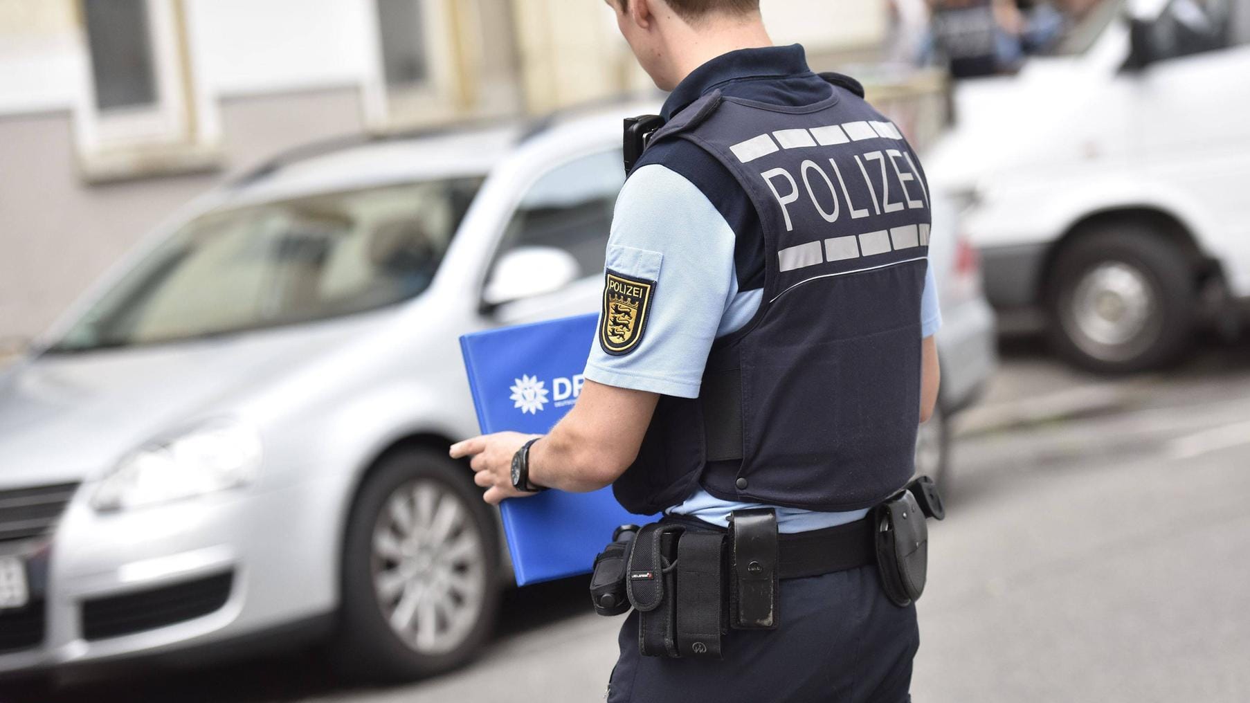 Die Polizei hat einen ersten Tatverdächtigen festgenommen. (Symbolfoto) Die Polizei hat einen ersten Tatverdächtigen festgenommen. (Symbolfoto)