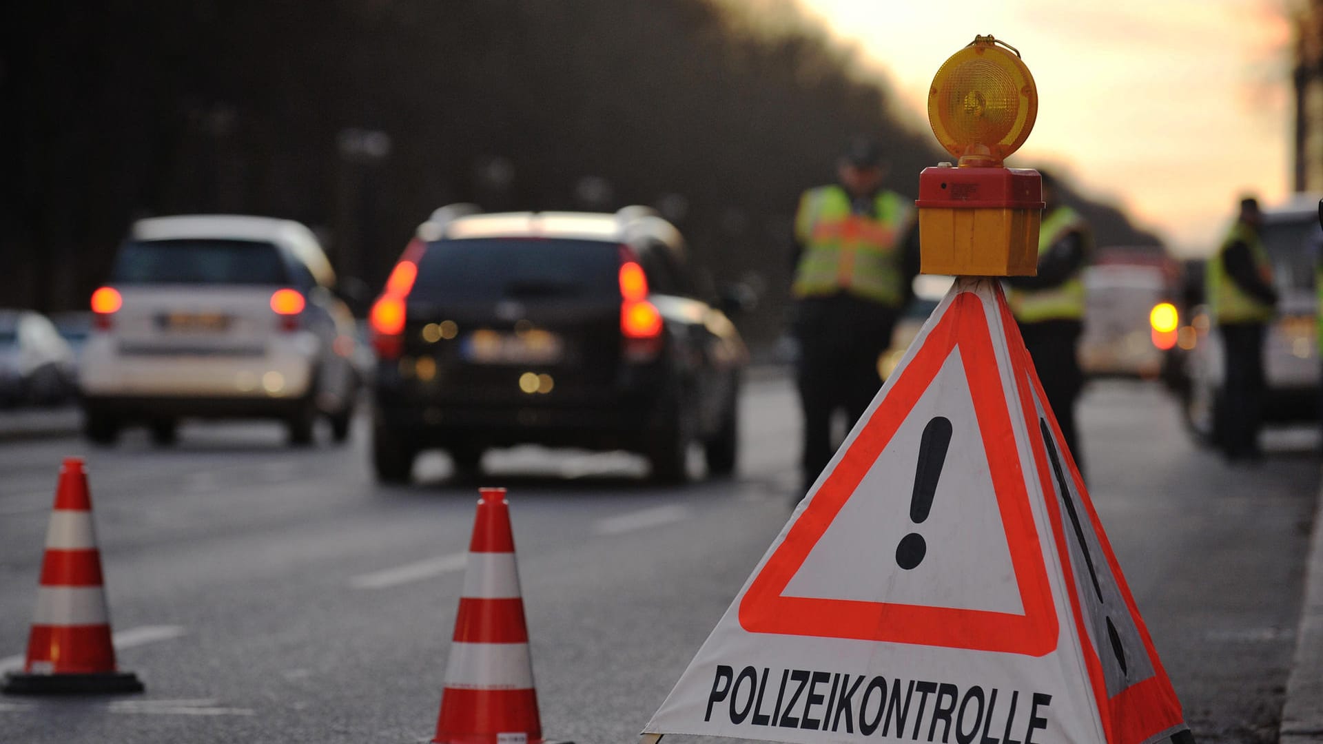 Polizei darf Verkehrskontrollen fingieren.