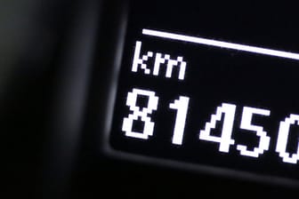 Der Kilometerstand eines Gebrauchtwagens bestimmt den Wert.